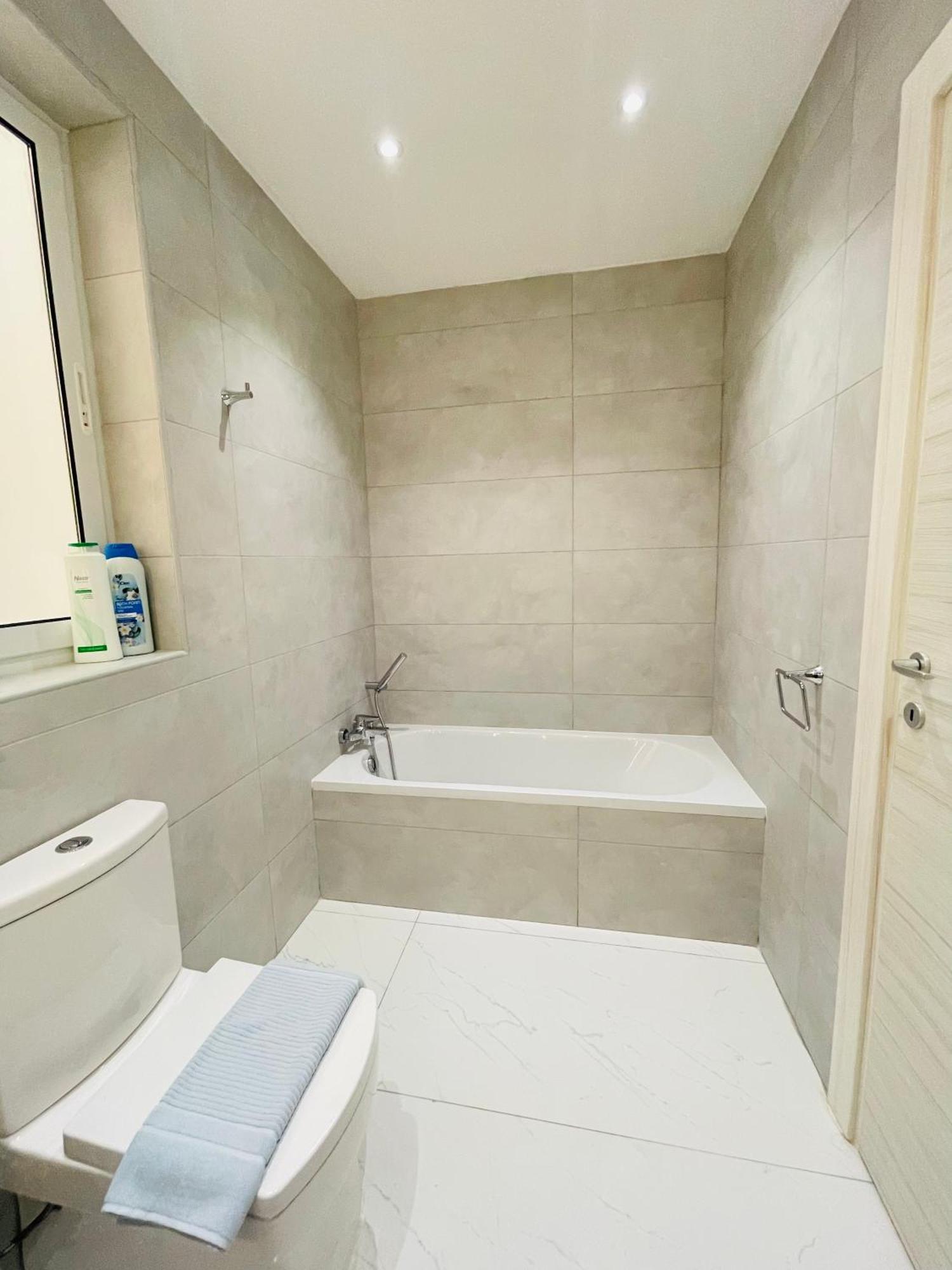 Blu Mar Sea View Apartment St. Paul's Bay